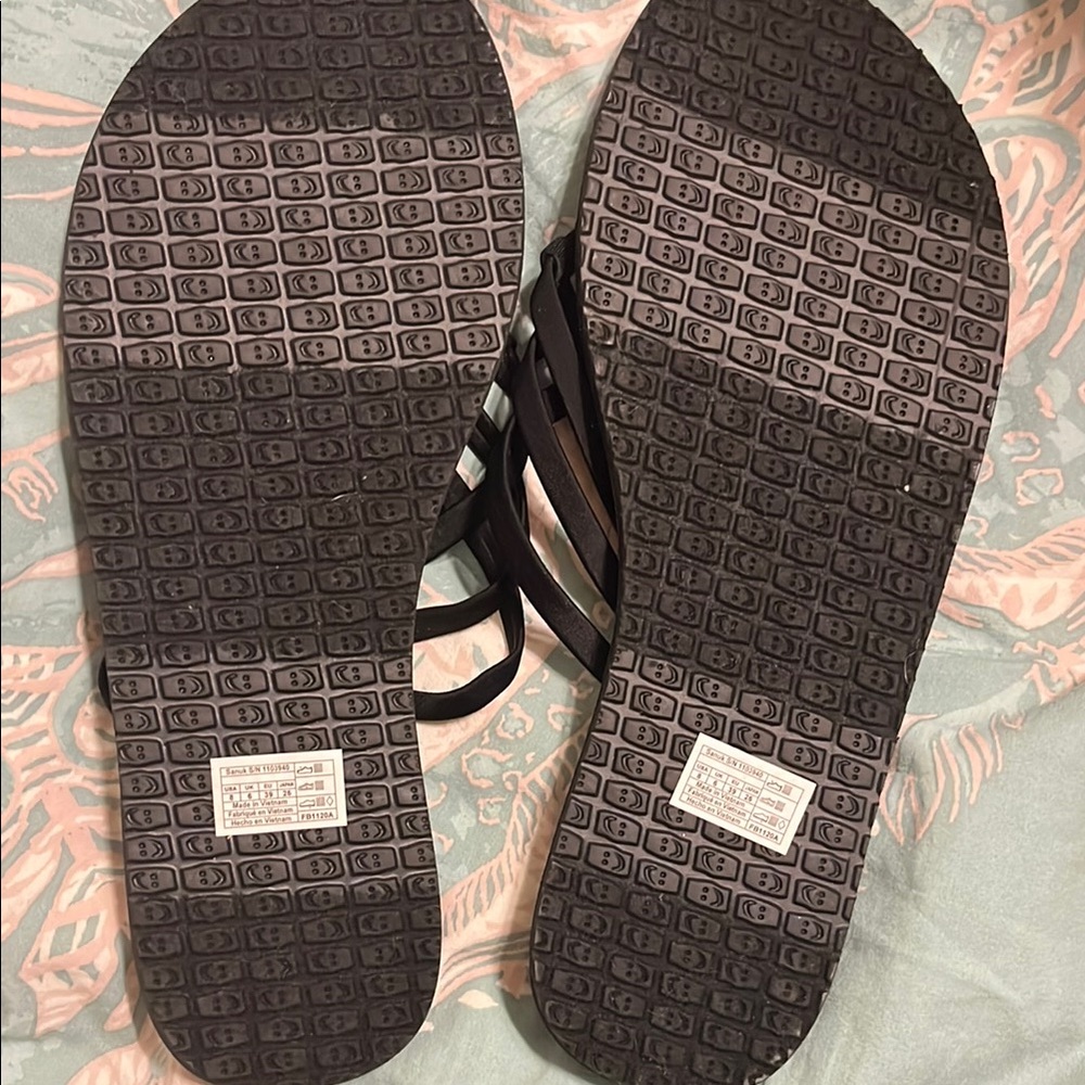 Sanuk Black Sandals with Woven Straps size 8 brand new! No tags. - Picture 2 of 3